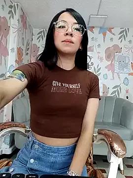 _emilia_v on StripChat 