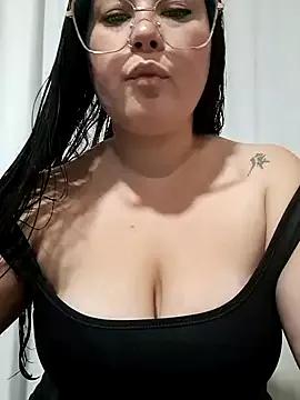 emi_942 on StripChat 