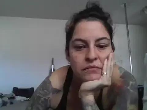 inkedbunmom83 on StripChat 