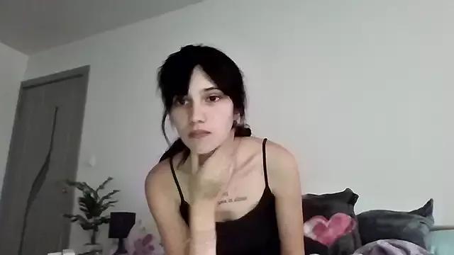 TinyLizzy69 on StripChat 