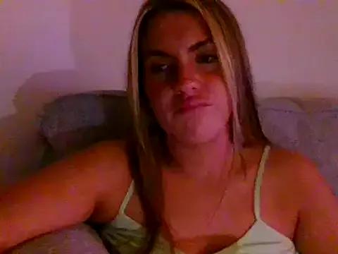 Welsh_Chick27 on StripChat 